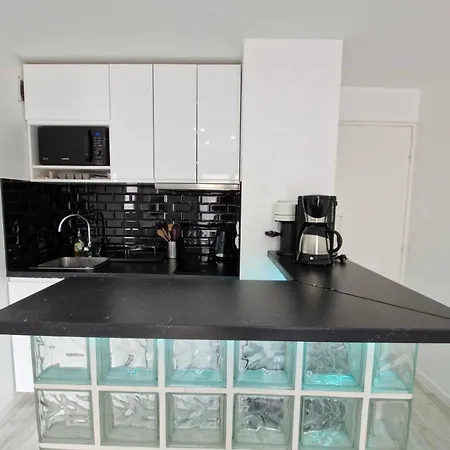 T2 With Balcony Close To The Of شقة