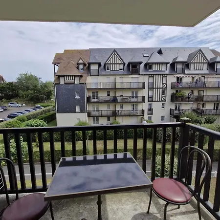 T2 With Balcony Close To The Of Apartment *
